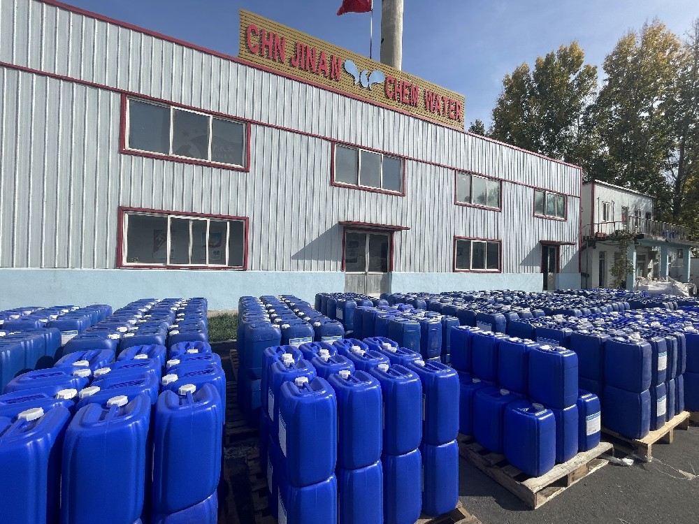 供熱采暖季來(lái)臨，40噸熱網(wǎng)阻垢劑發(fā)貨！